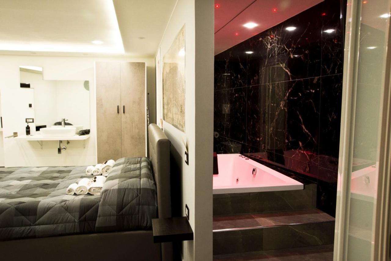 Suite Napoli Sotterranea Con Vasca Idromassaggio Exterior foto