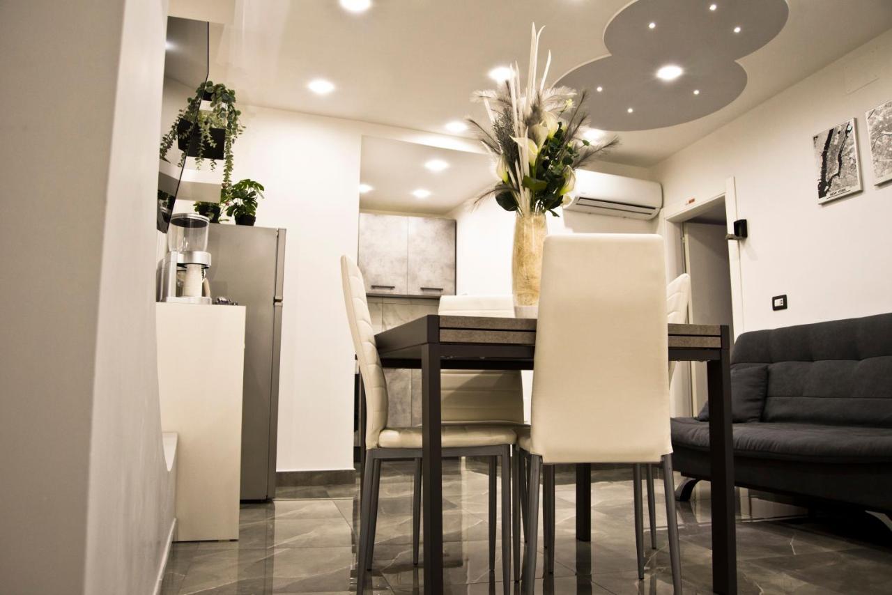 Suite Napoli Sotterranea Con Vasca Idromassaggio Exterior foto